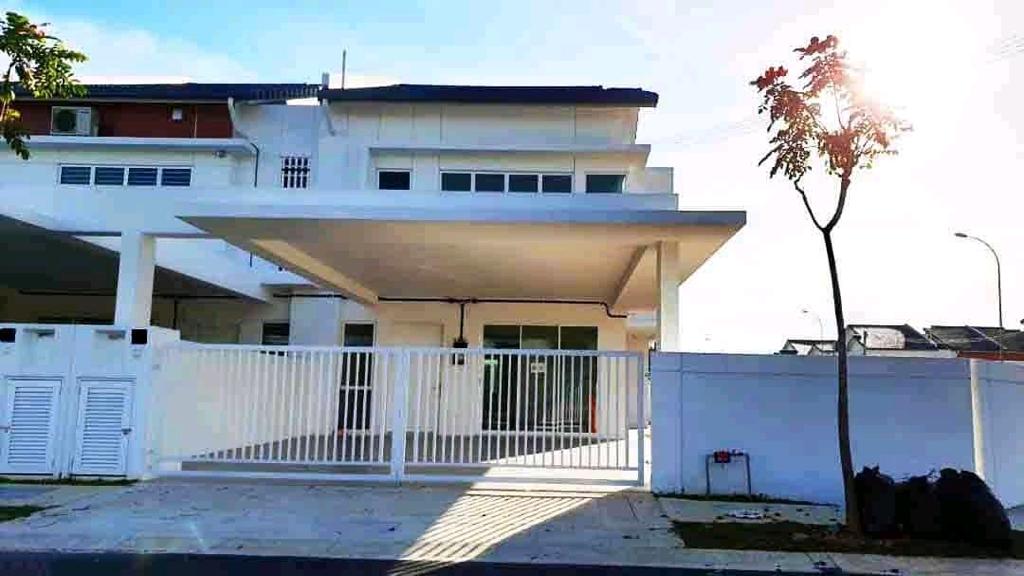 CORNER LOT HOUSE WITH SPACIOUS LAND - photo 6