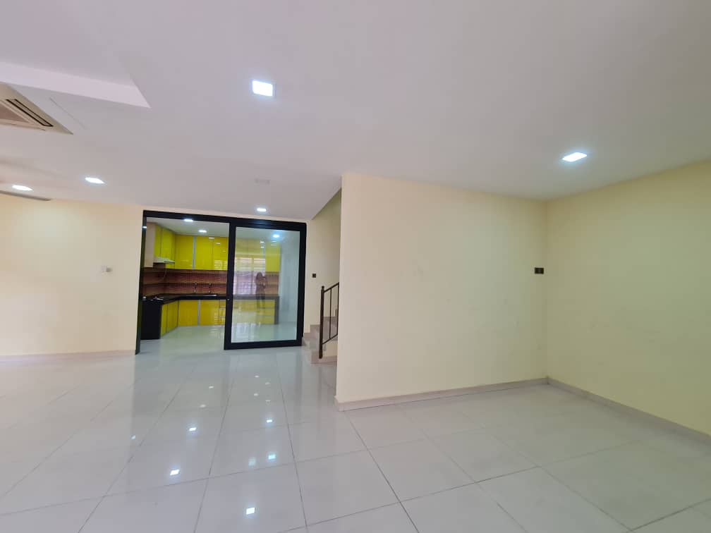 Bandar Damai Perdana 2 and half Storey Semi D - photo 2