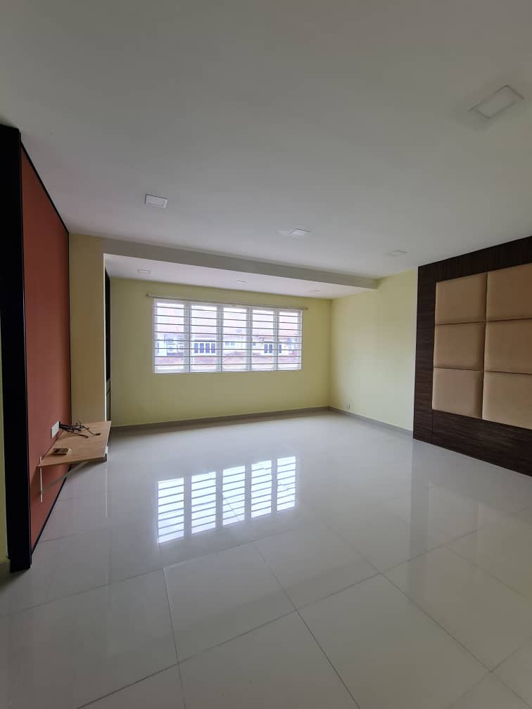 Bandar Damai Perdana 2 and half Storey Semi D - photo 5