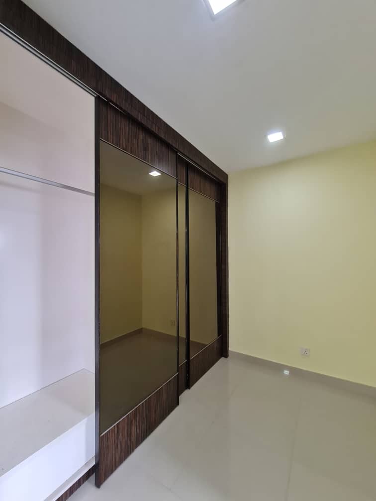 Bandar Damai Perdana 2 and half Storey Semi D - photo 9