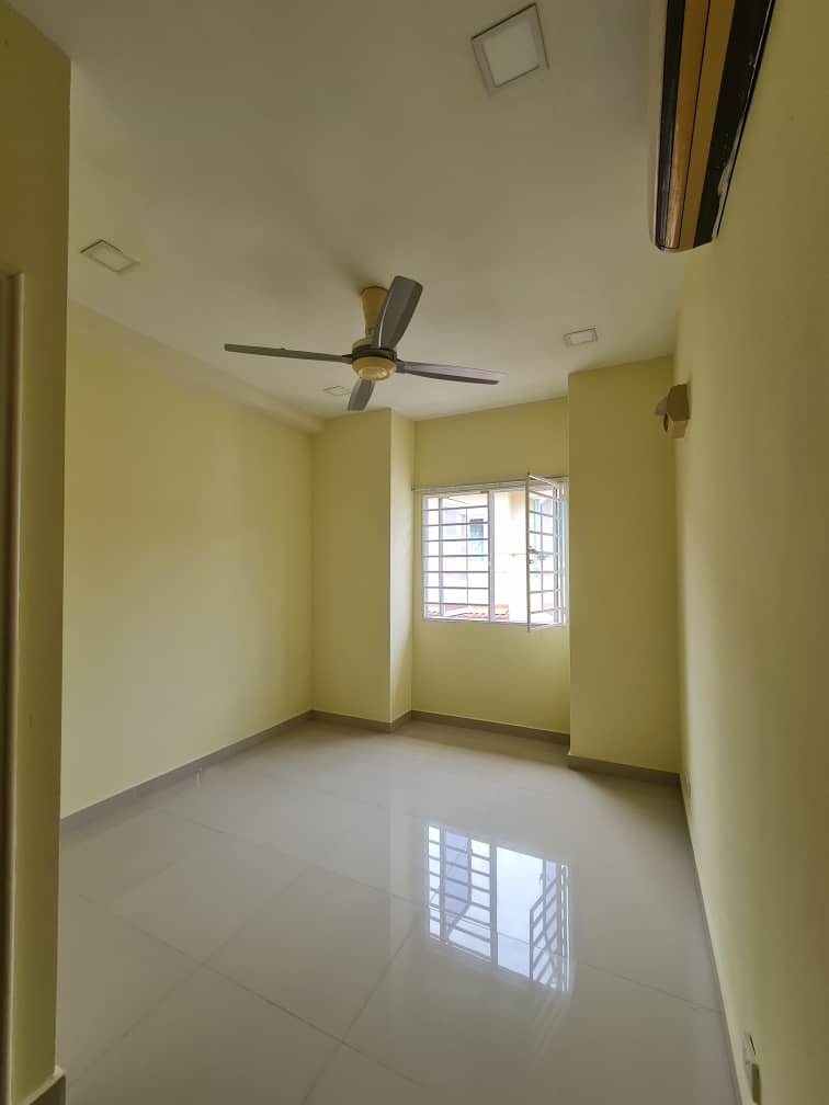 Bandar Damai Perdana 2 and half Storey Semi D - photo 11
