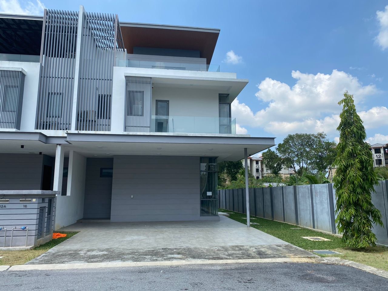 Endlot, 3 Storey Semi D at Shah Alam