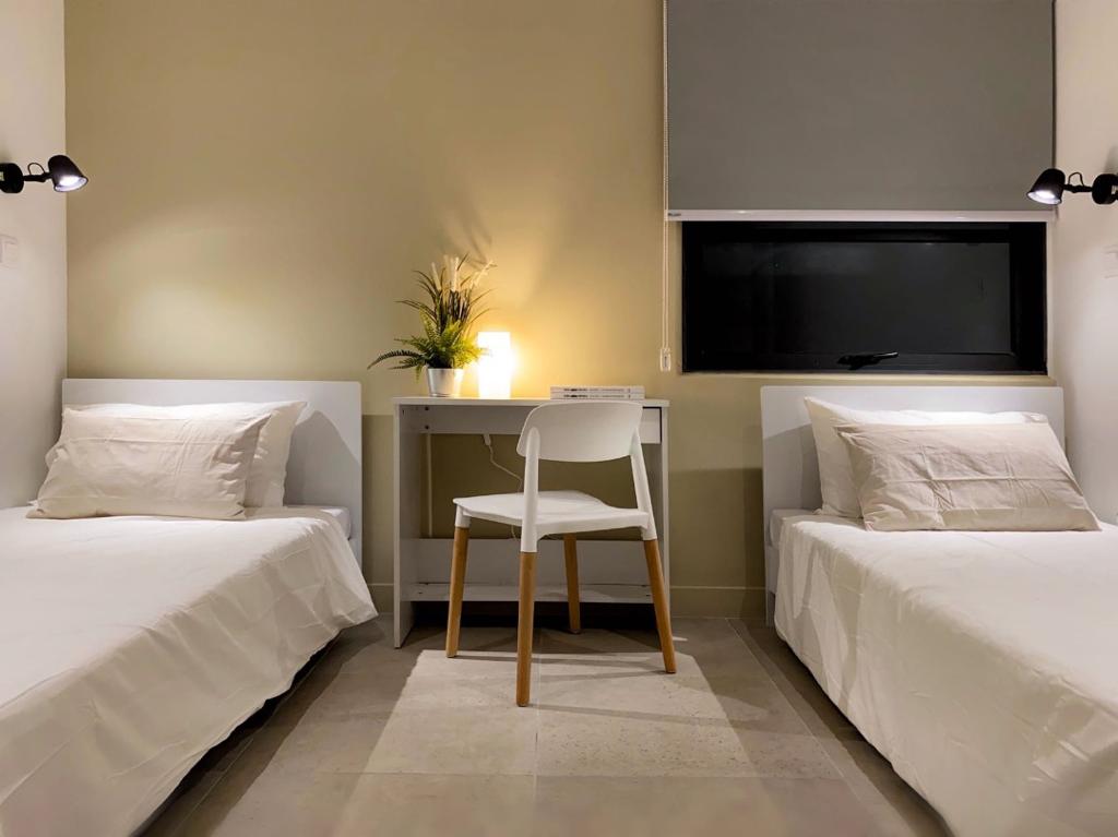 Hot Deal - 2 Rooms with 3 Beds Unit at GeoSense