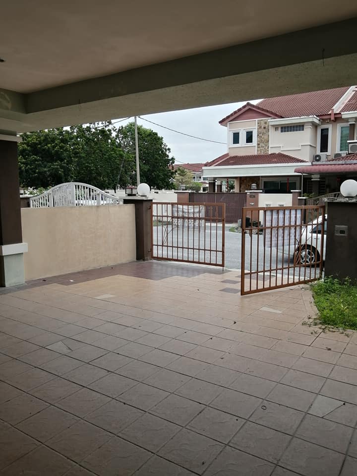 FREEHOLD 2 Storey Terrace at Bougainvillea, Botani