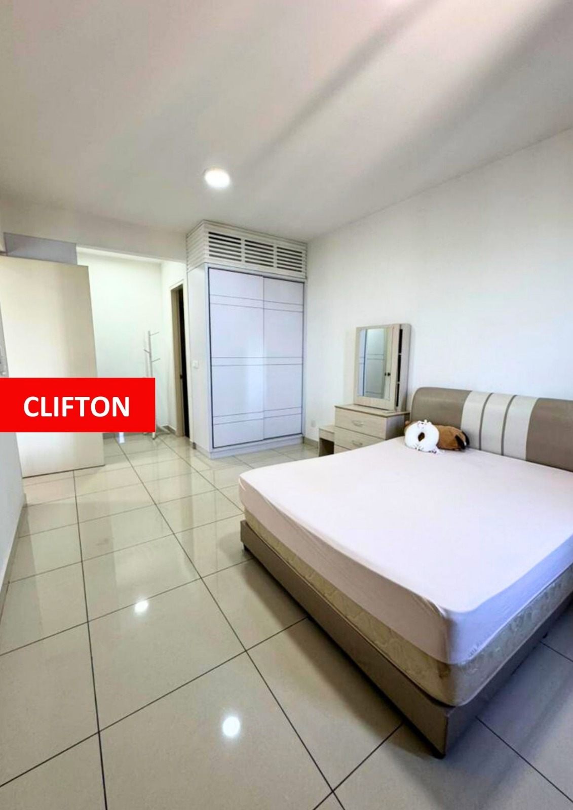 Woodsbury Suite 918sqft Renovated 1 Carpark - photo 5