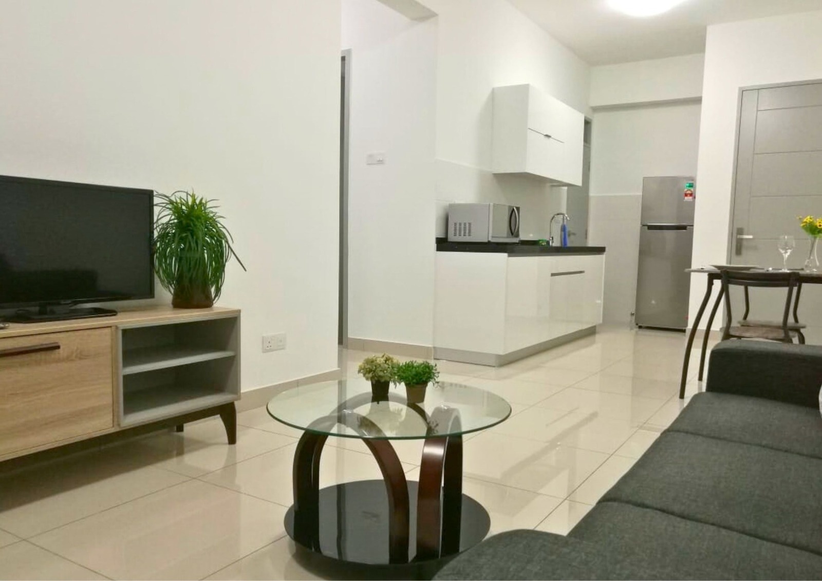 Tropicana Bay 872sqft Full Furnished 1 Carpark - photo 1