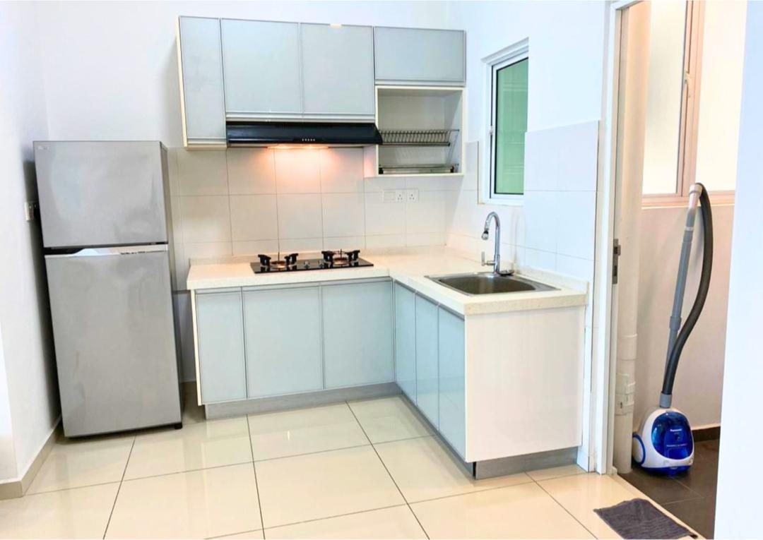 One Imperial 1000sqft Full Furnished 2 Carpark - photo 3