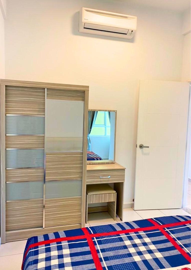 One Imperial 1000sqft Full Furnished 2 Carpark - photo 4