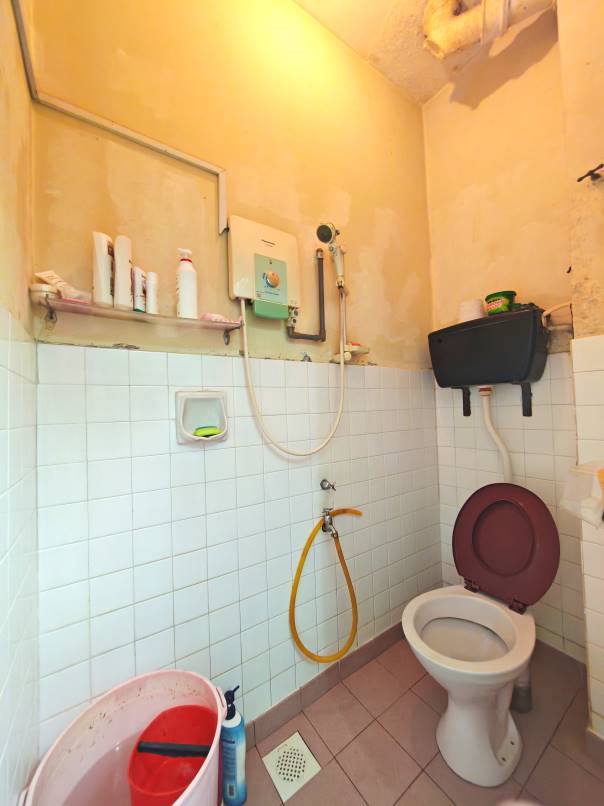 Corner Lot Double Storey Taman Desa - photo 9