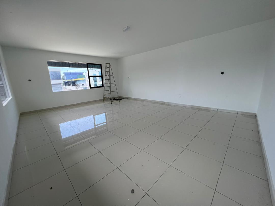 Valdor, LA 7150 sf, SemiD Light Industry Warehouse - photo 4
