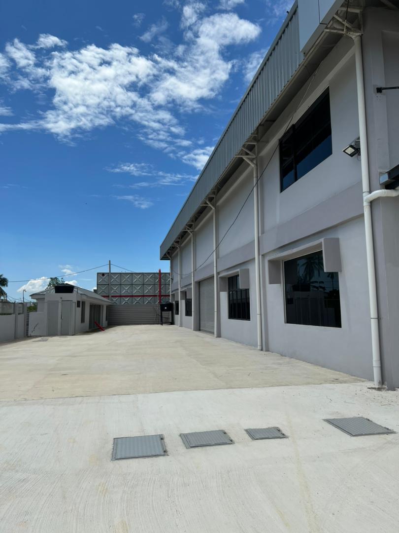 Valdor, LA 7150 sf, SemiD Light Industry Warehouse - photo 5