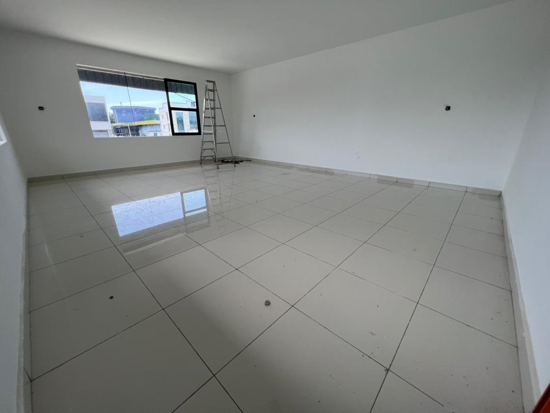 Valdor, LA 7150 sf, SemiD Light Industry Warehouse - photo 6