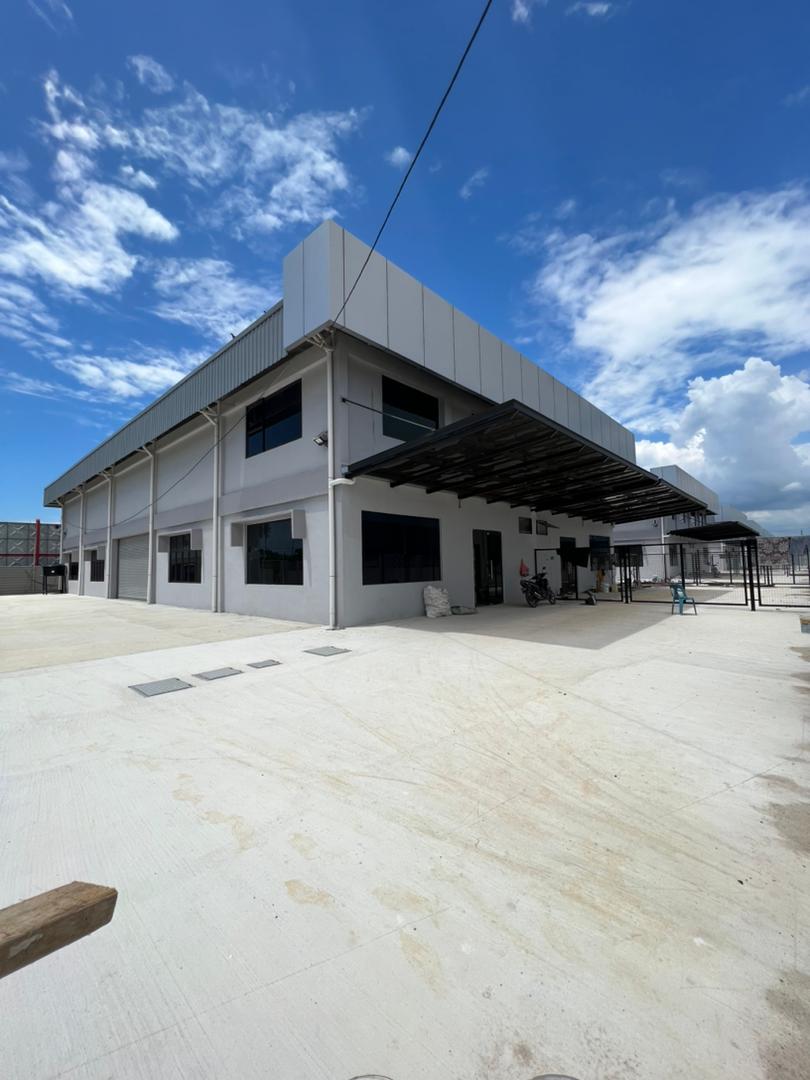Valdor, LA10500 sf, SemiD Light Industry Warehouse - photo 2