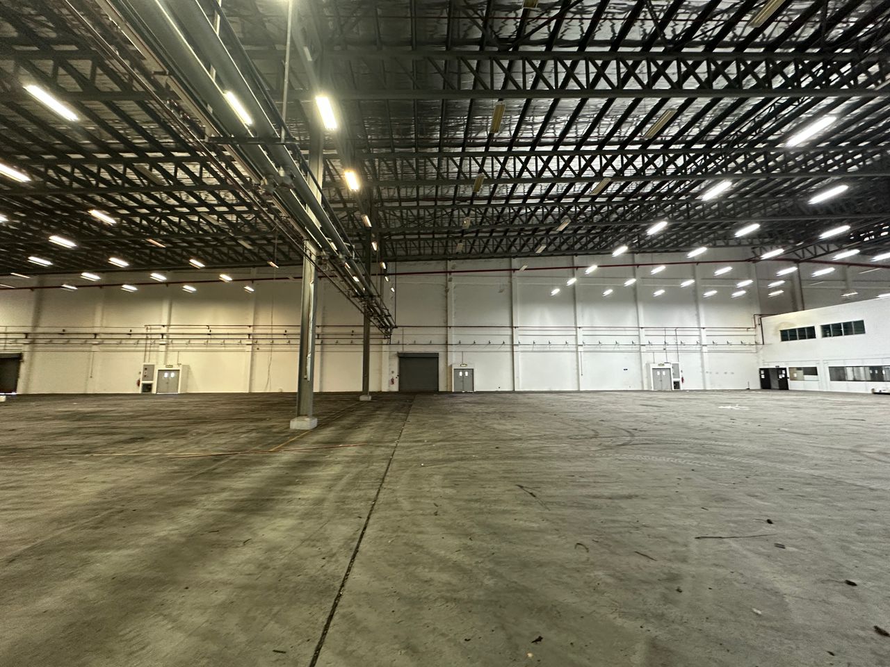 119990 sqft High-Spec Industrial Facility - photo 2