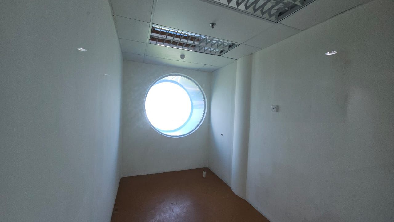 43527 sqft Multi-Storey Industrial Factory - photo 2