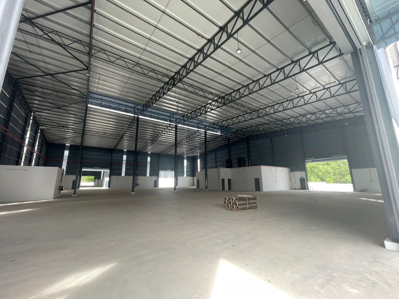 41600 Sq Ft BRAND NEW Detached Factory For Rent - photo 4