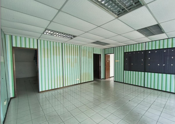 19,000 sq ft 1,000A Detached Factory for Rent - photo 4