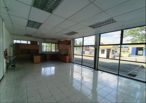 19,000 sq ft 1,000A Detached Factory for Rent - photo 5