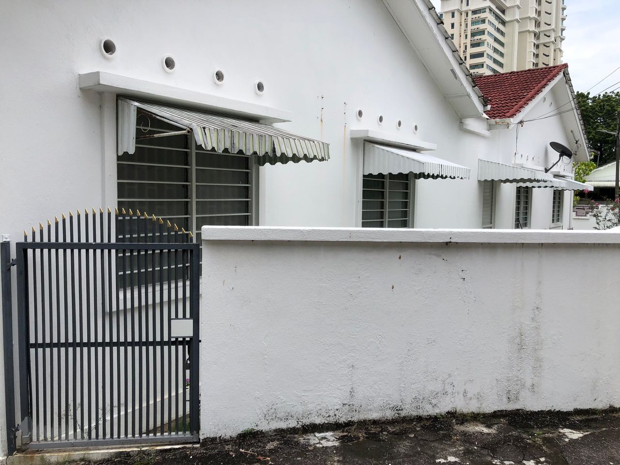 Single storey terrace house - photo 2
