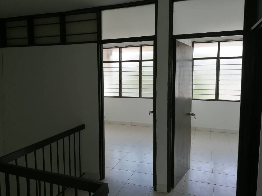 Teluk Kumbar Double storey house for sale - photo 2