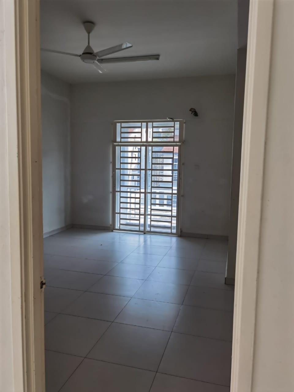 Double Terrace House at Teluk Kumbar - photo 4