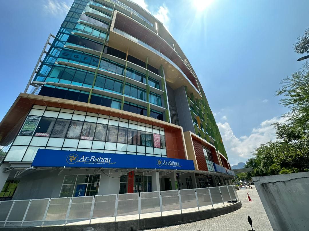 Jalan Bandar Melawat ...