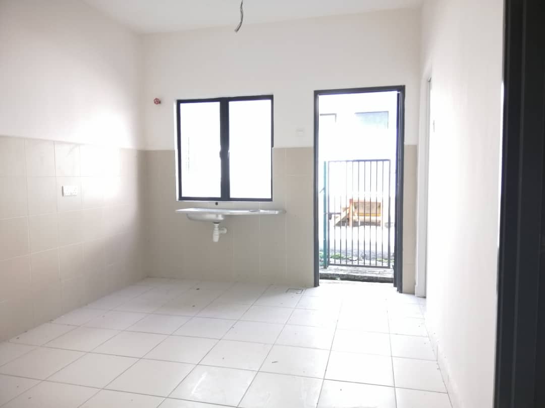 DOUBLE STOREY SEMENYIH PARKLANDS BERANANG FOR SALE - photo 4