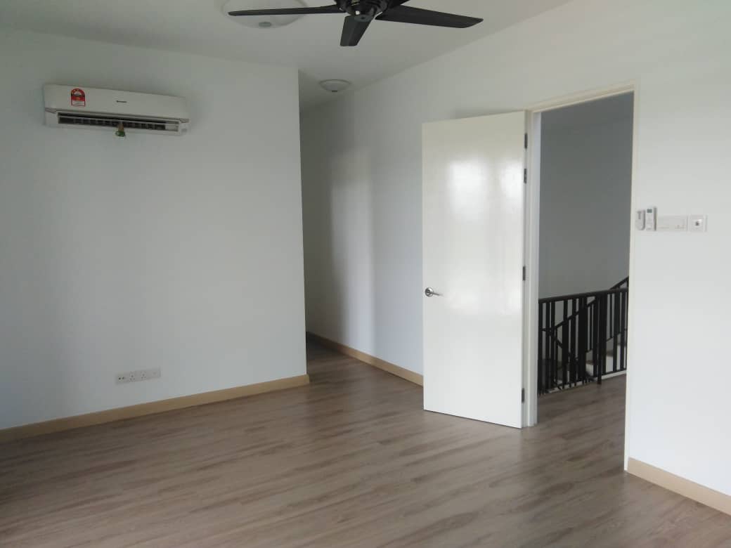 Two Storey Superlink House, Elmina Garden East - photo 3