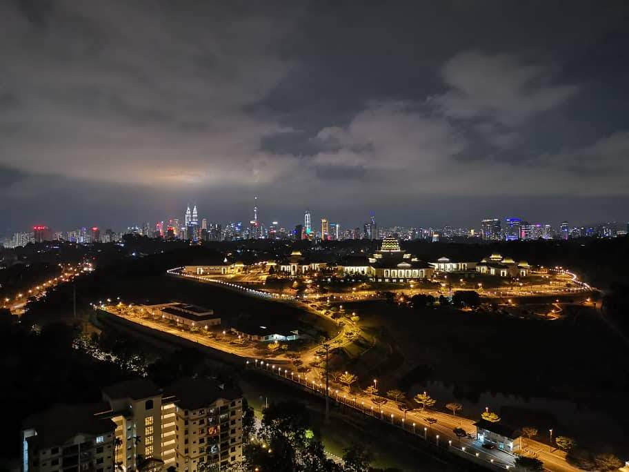 Windsor Tower Penthouse Duplex Studio Full Furnish - photo 5