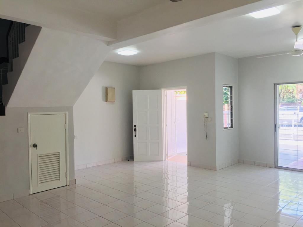 Double Terrace Unit for Rent - photo 3