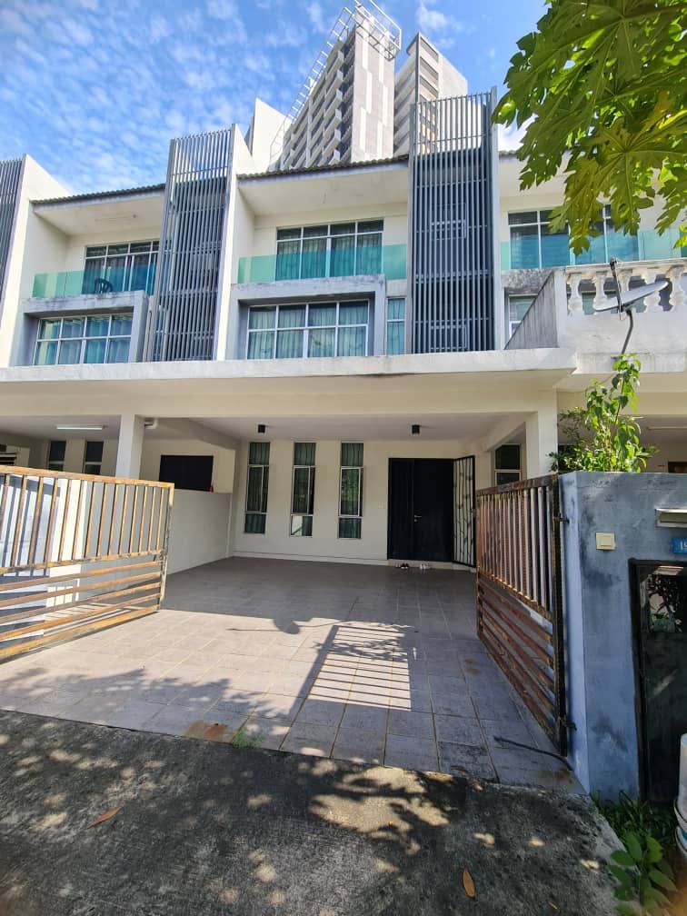 3 Storey House Bangi Avenue Seksyen 7 - photo 2