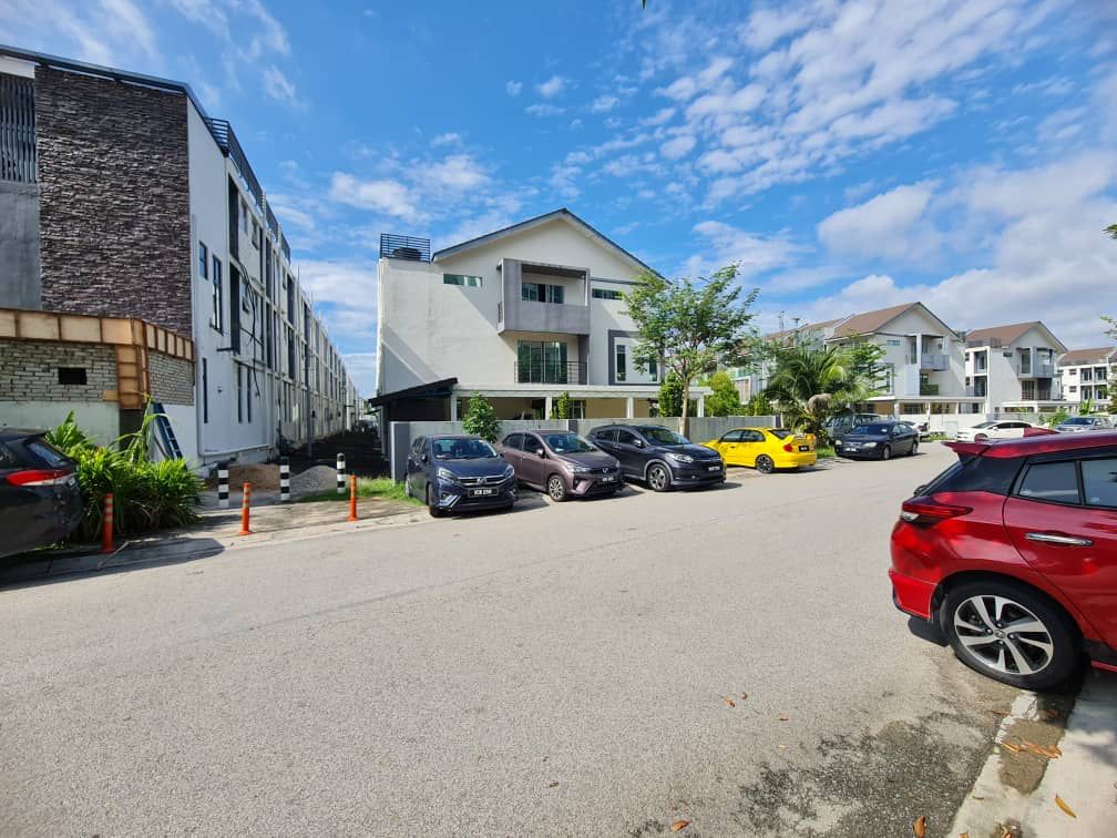 3 Storey House Bangi Avenue Seksyen 7 - photo 6