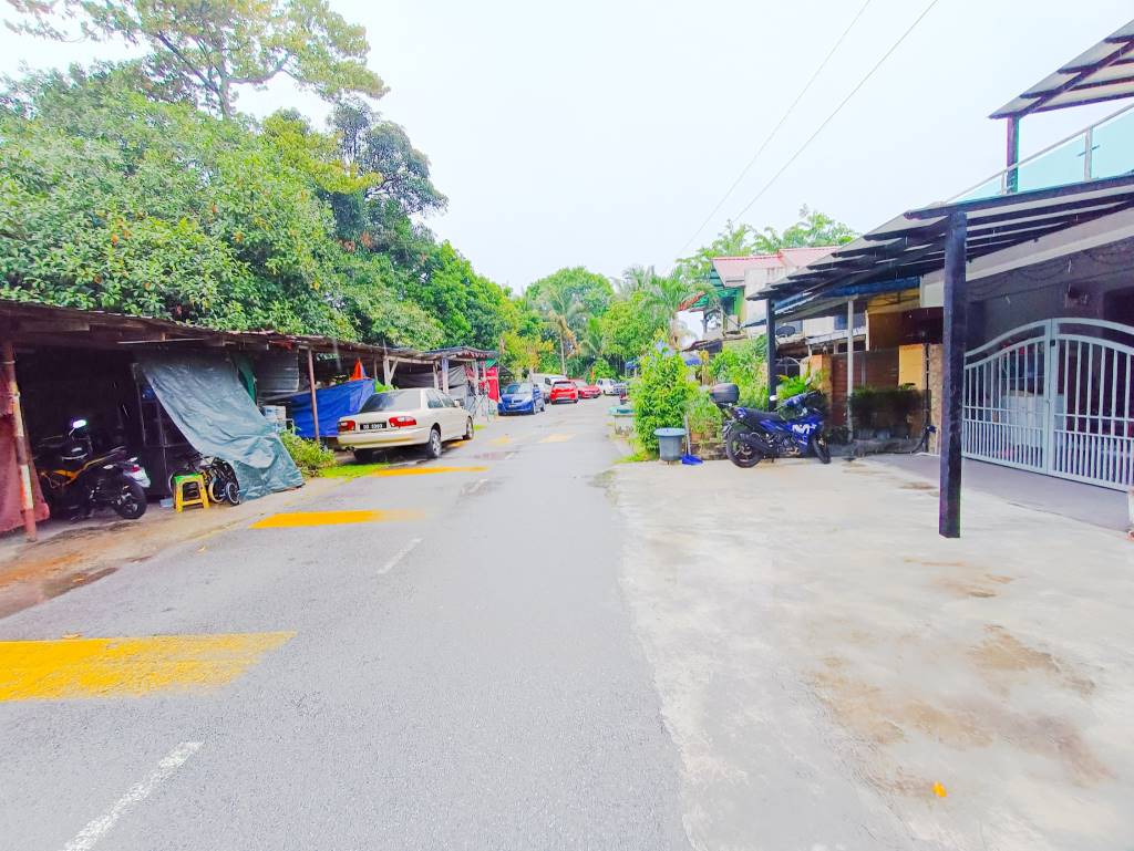 Double Storey Taman Sri Raya, Tasik Tambahan - photo 3