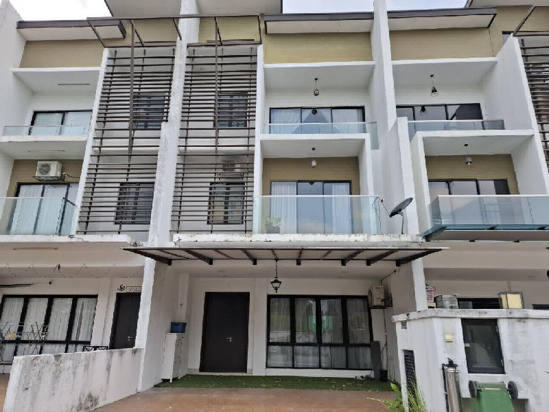 FREEHOLD 3 Storey Superlink Anggun 3 Emerald, Rawang, Selangor