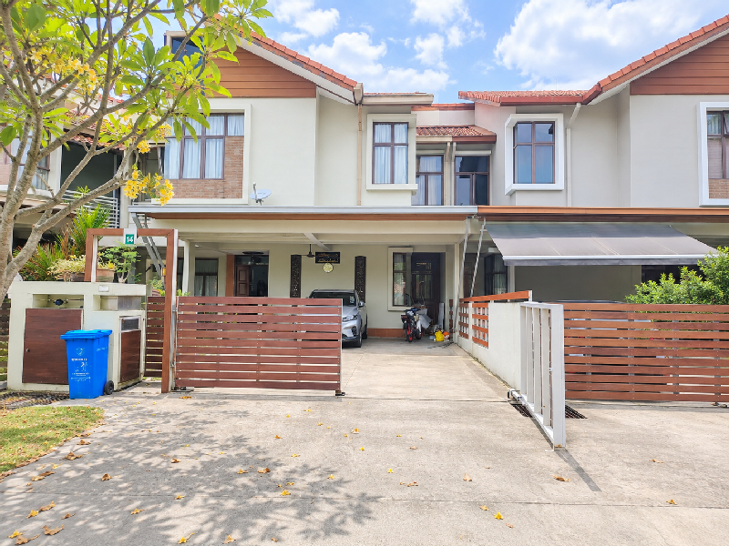 Bukit Jelutong Double Storey Superlink END LOT,Seksyen 8,Shah Alam,Selangor - photo 1