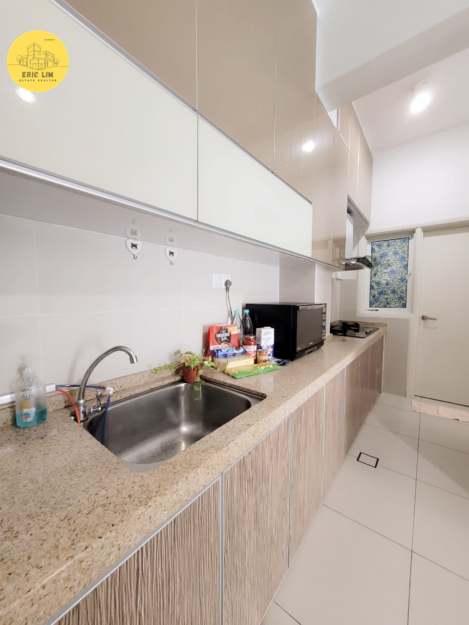 Light Linear 10390 Rent - photo 3