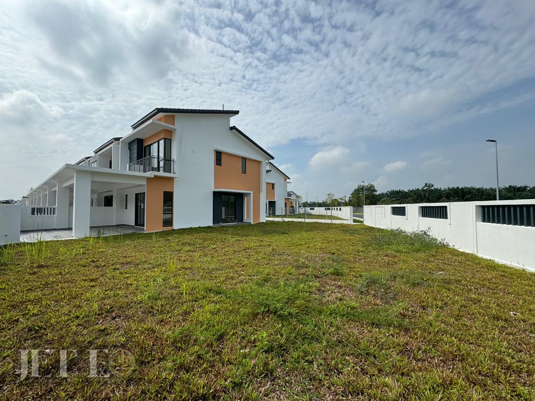 Brand new unit Big Corner Lot Robin Rimbayu - photo 2