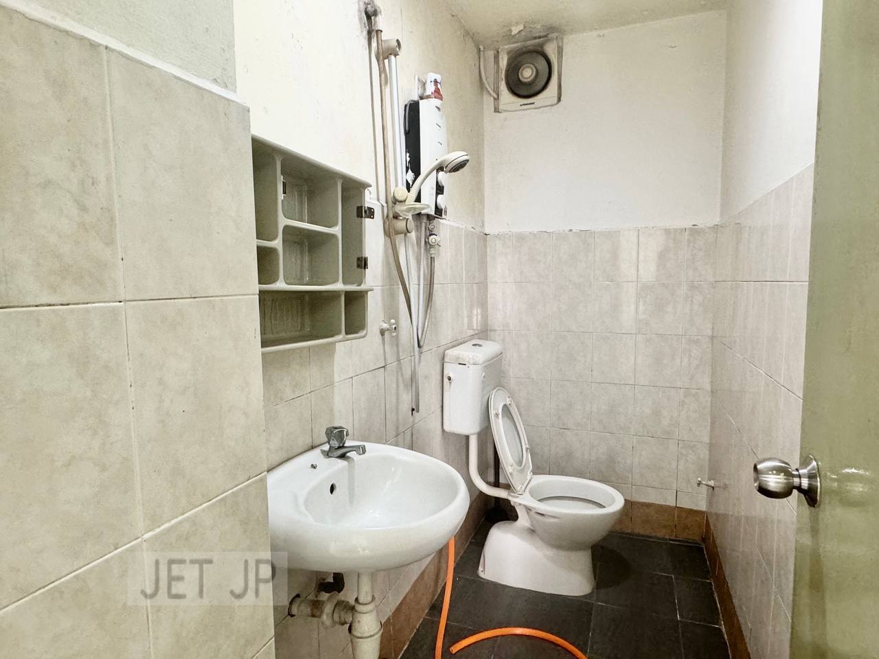 1150sqft Prima Bayu Apartment - photo 9