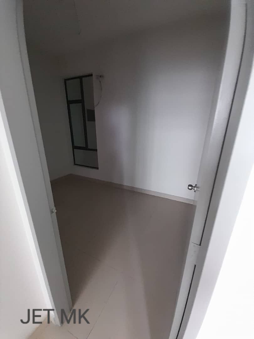 Basic Brand New Unit Maple Residence Klang - photo 11