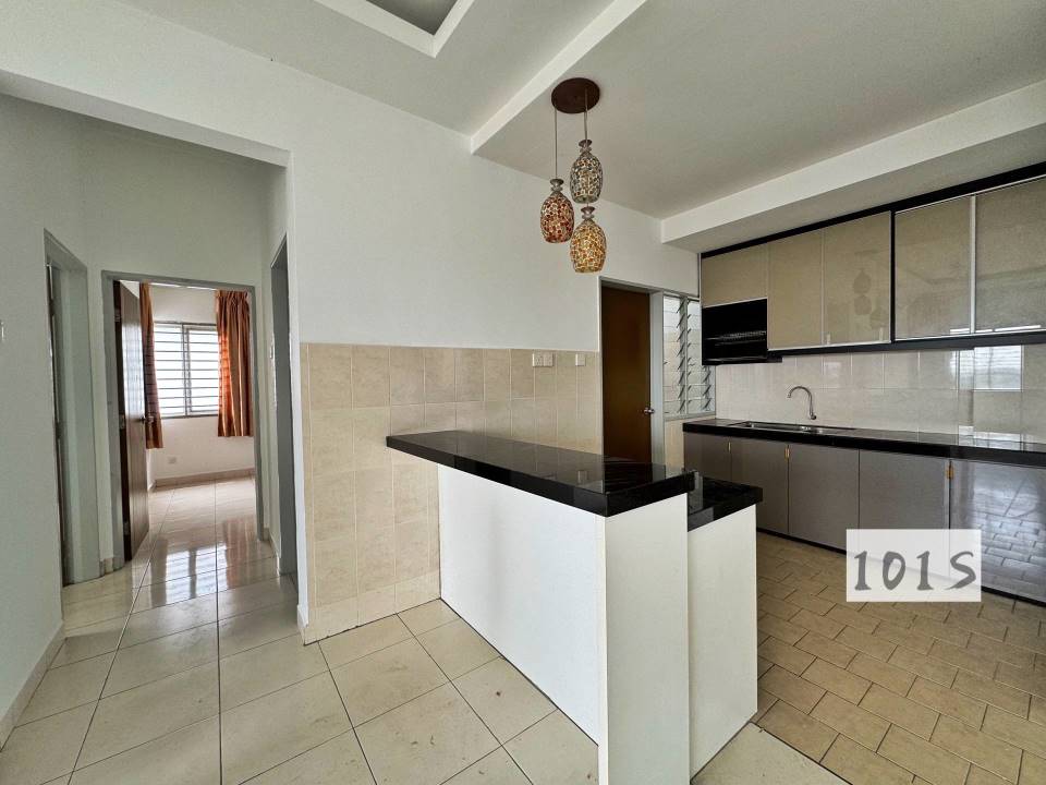 900sqft Fully Renovated Lagoon Suite Condo - photo 2
