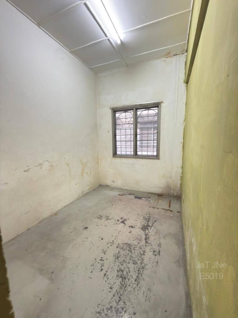 Taman Sentosa Shop Apartment Facing Main Road - photo 2