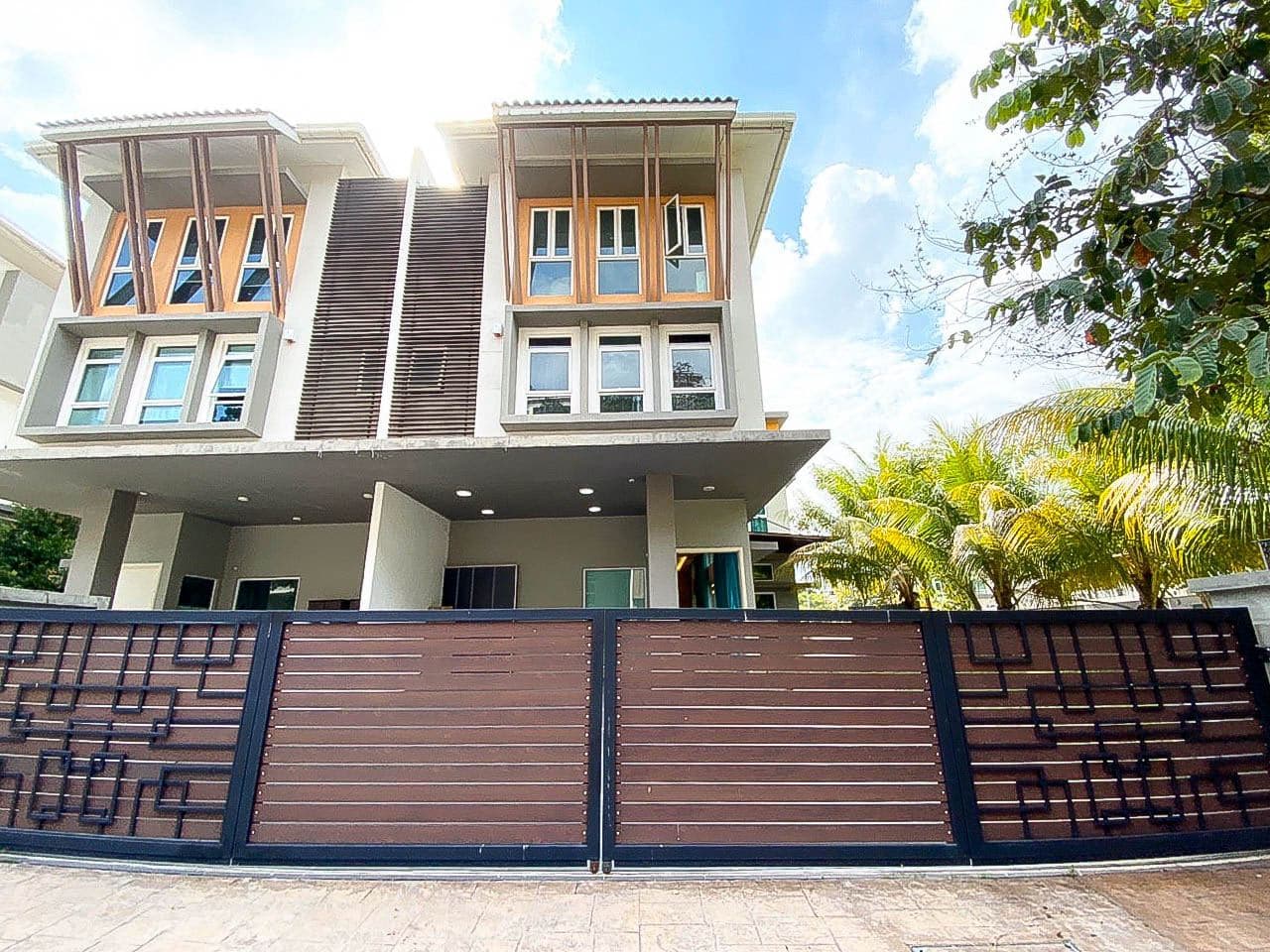 3 Storey Semi-D The Rafflesia, Damansara Perdana