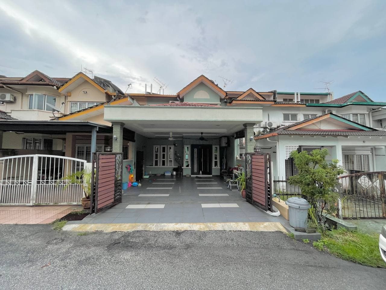 Double Storey Terrace House, Bandar Country Homes