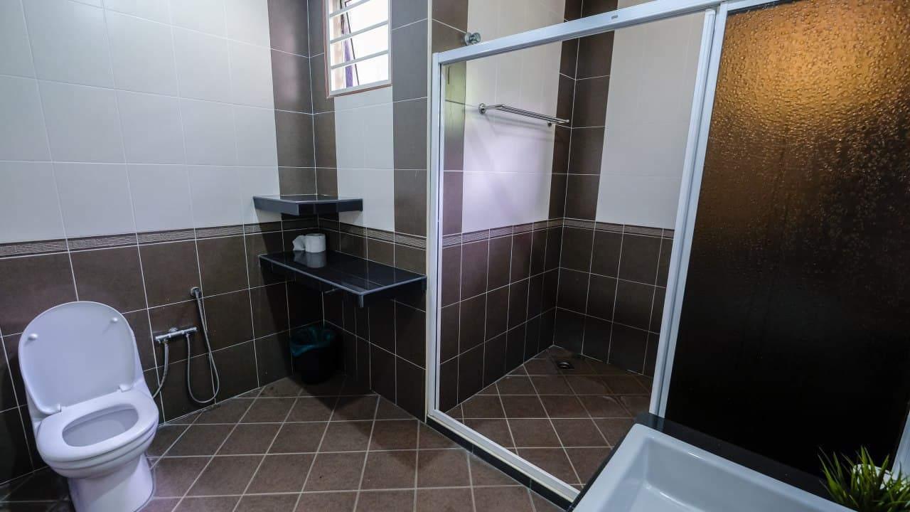 Bungalow Villa Rimbun Desa, Sungai Buloh - photo 8