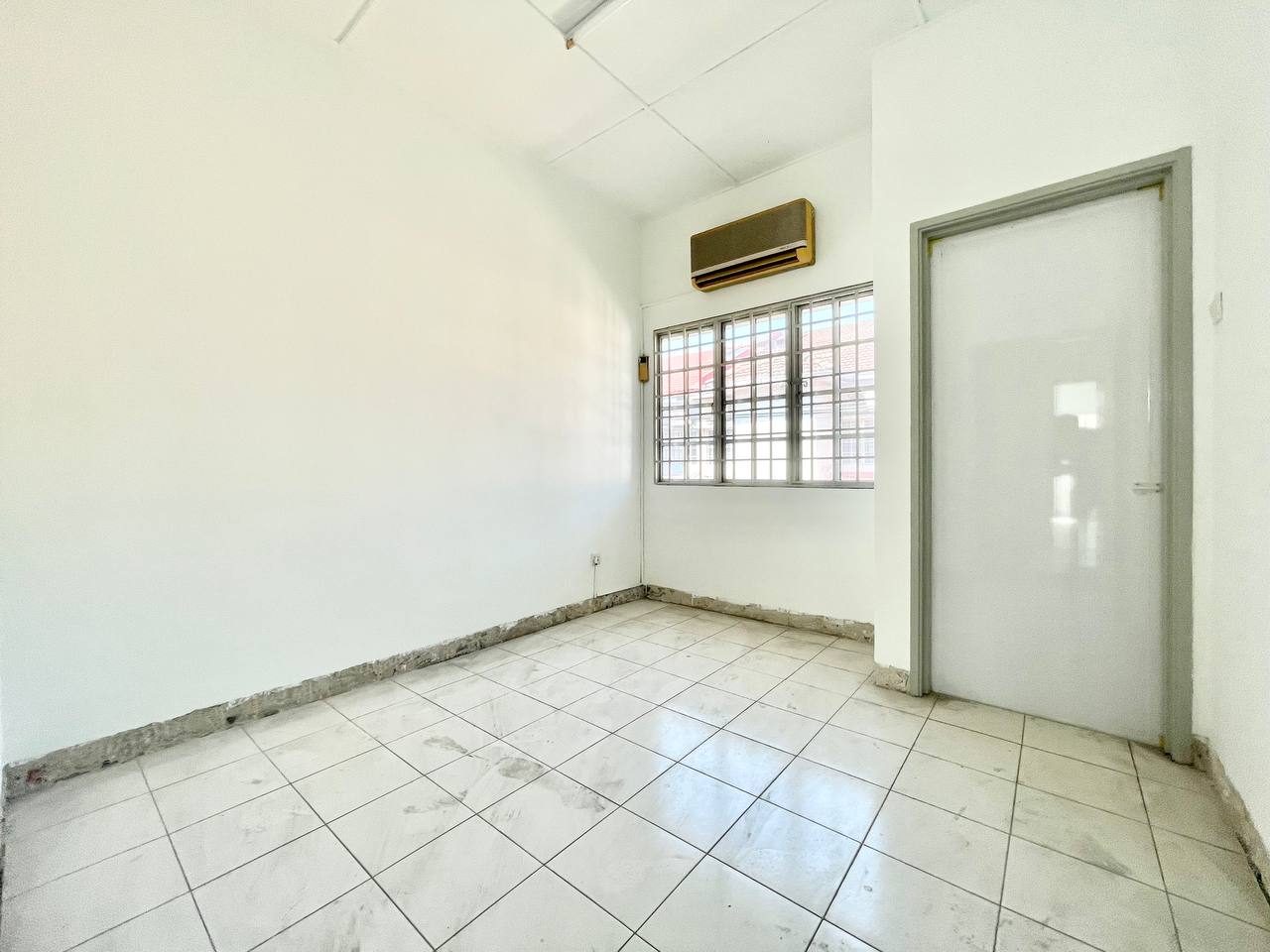 Double Storey House Jalan Pending 1 Bandar Puteri - photo 9