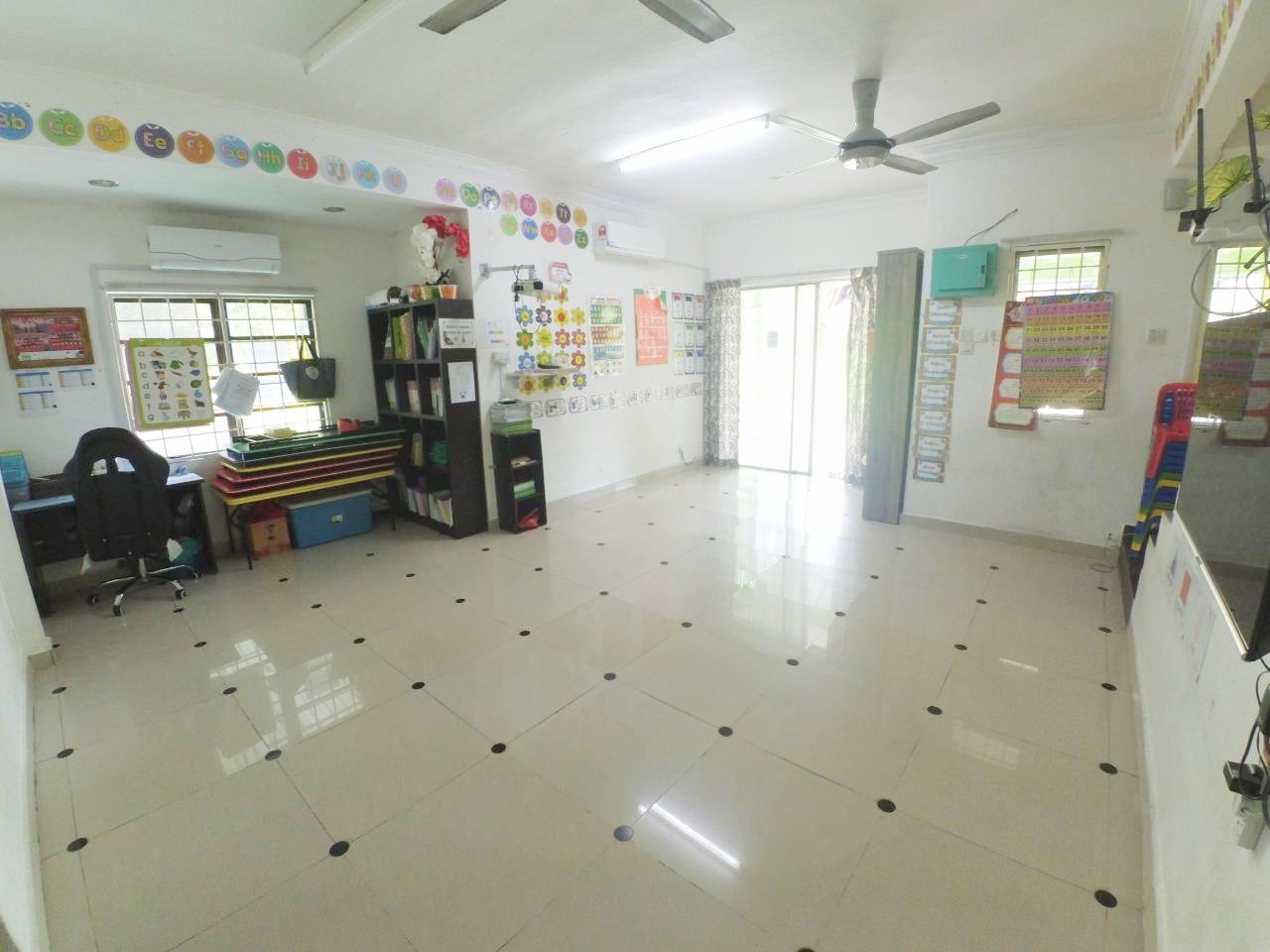 Double Storey Corner Lot, Taman Puchong Utama PU10 - photo 3