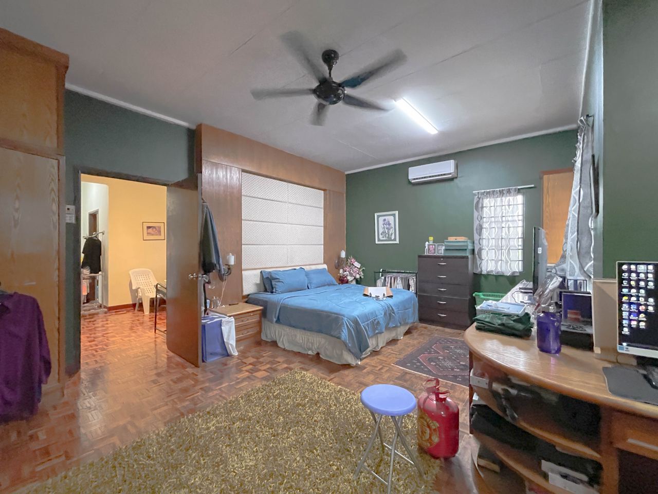 Double Storey End Lot, Jalan USJ 24, Subang Jaya - photo 4