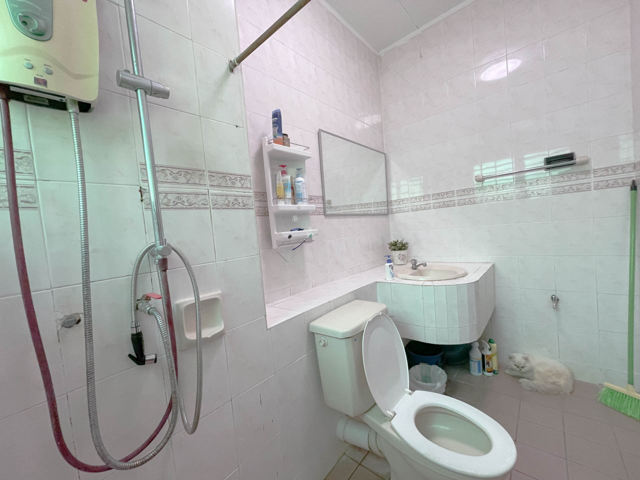 Double Storey End Lot, Jalan USJ 24, Subang Jaya - photo 7