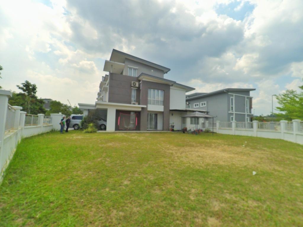 FULLY FURNISHED CORNER LOT SUNWAY ALAM SURIA - photo 1