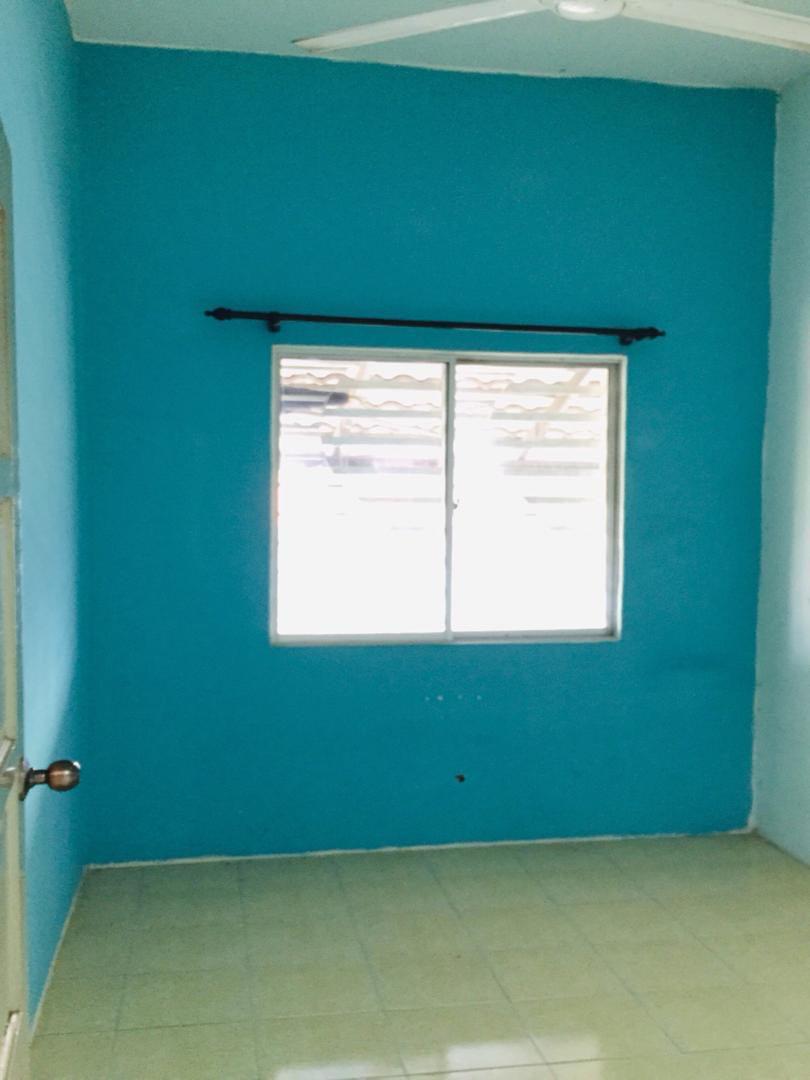 Single Storey Terrace House End Lot Jalan Kebun - photo 4